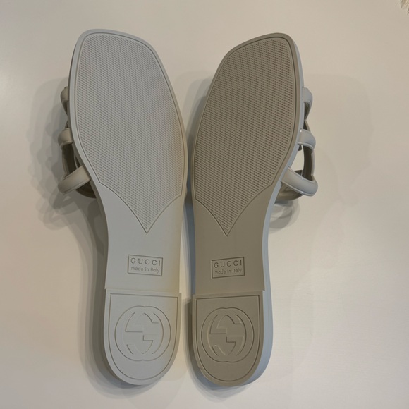 Gucci Women’s Rubber Interlocking Slide Sandal - Picture 5 of 5